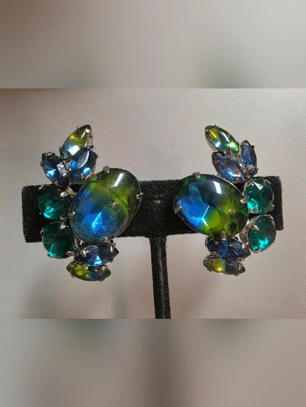 Vintage Weiss Peacock Blue-Green Vintage Glass Cluster Clip-On Earrings -